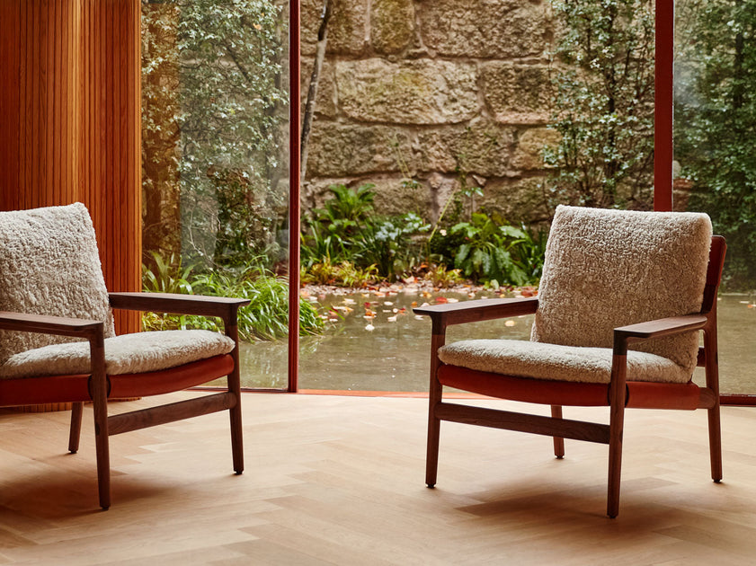 LOUNGE CHAIRS – De La Espada