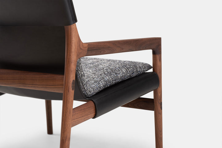 DANISH OILED WALNUT & BLACK LEATHER & SONAR 173