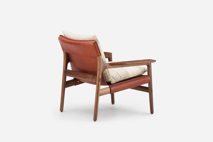 DANISH OILED WALNUT & DARK TAN LEATHER & MANTA LIDO MESCLA / CRU (MODEL: SZG)