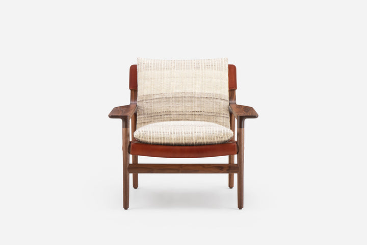 DANISH OILED WALNUT & DARK TAN LEATHER & MANTA LIDO MESCLA / CRU (MODEL: SZG)