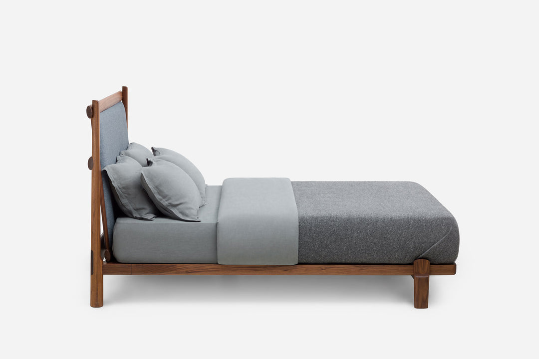 TWENTY-FIVE UPHOLSTERED BED – De La Espada