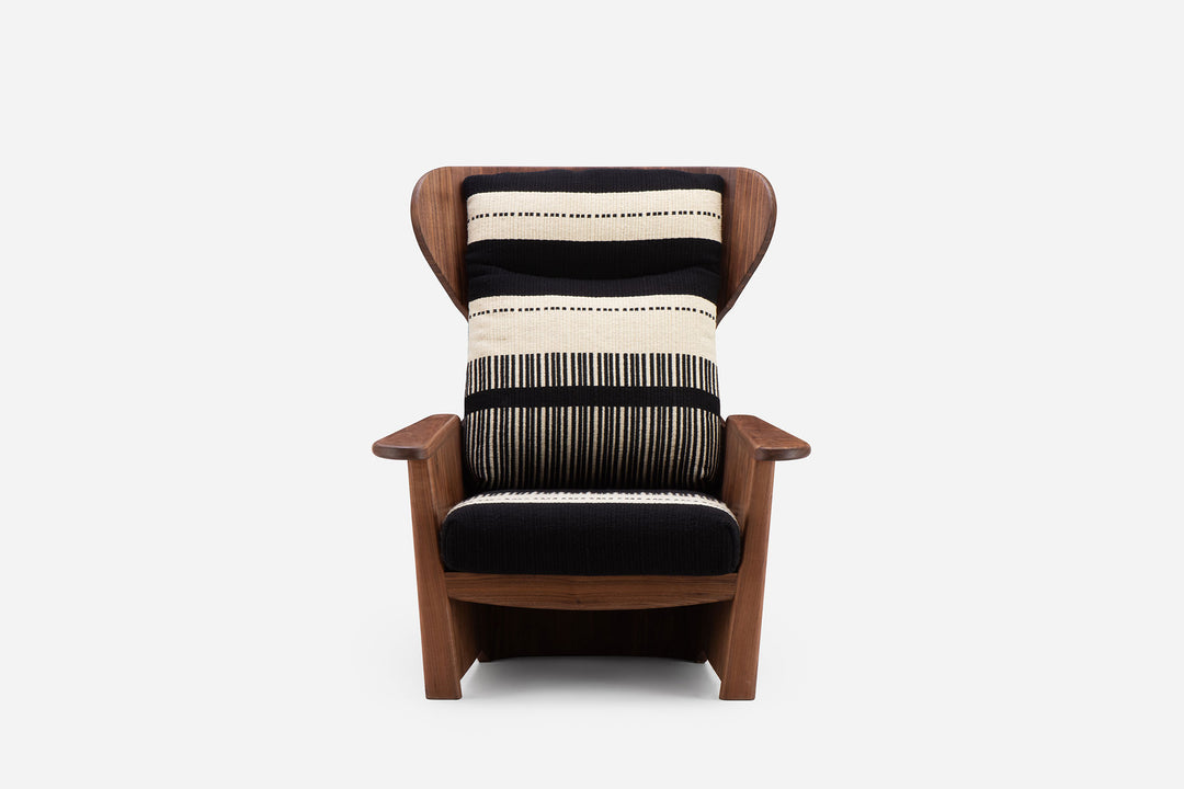 DANISH OILED WALNUT & MANTA LIDO PRETO / CRU