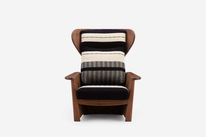 DANISH OILED WALNUT & MANTA LIDO PRETO / CRU