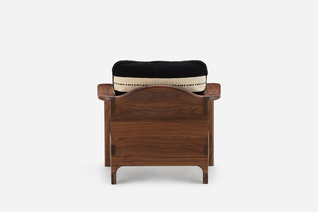 DANISH OILED WALNUT & MANTA LIDO PRETO / CRU