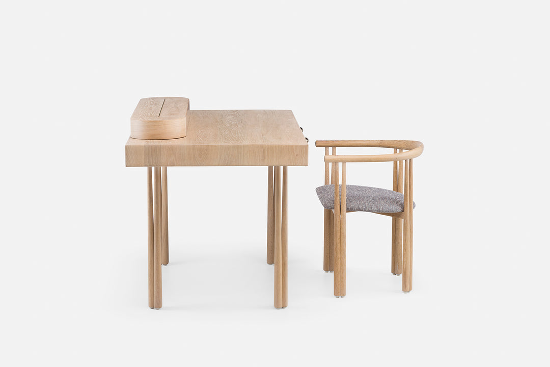 WHITE OILED OAK & LAGOON GLOSS HDF (+ ELLIOT DESK STORAGE + ELLIOT CHAIR)