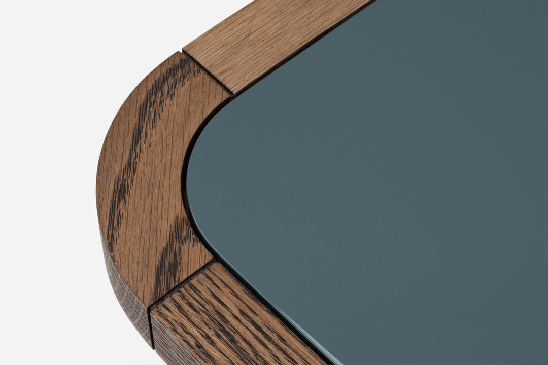 BLACK OILED OAK & BAY GLOSS HDF (MODEL: M)