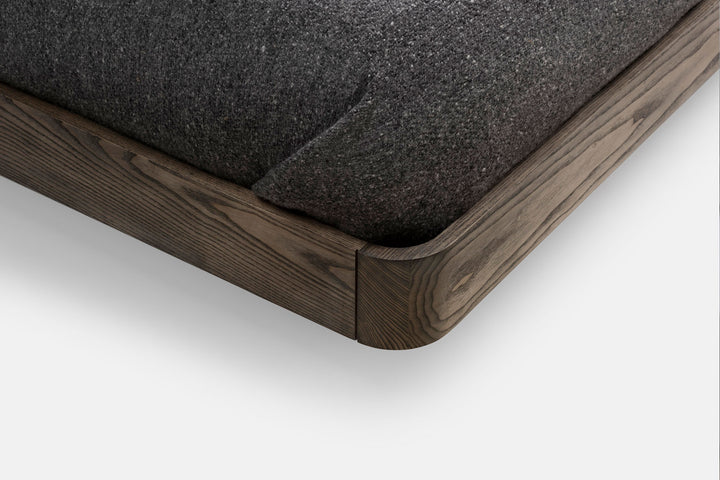 BLACK OILED ASH AND ZERO 004