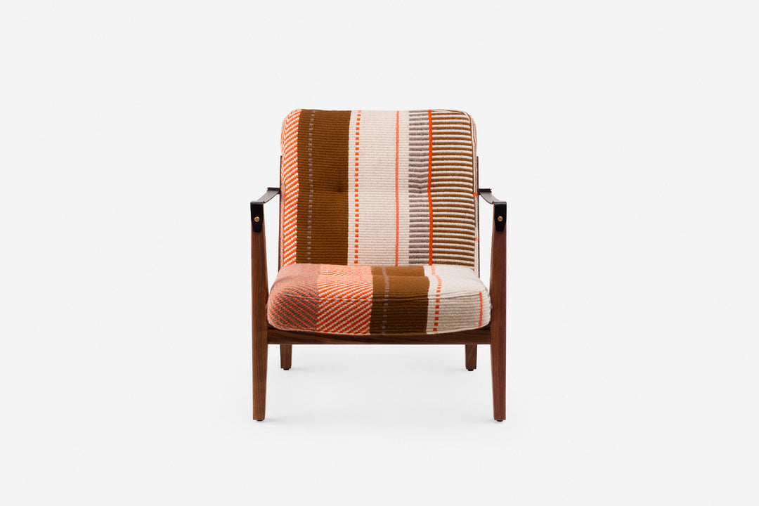 CAPO LOUNGE ARMCHAIR WITH MANTA ESPINHADA UPHOLSTERY – De La