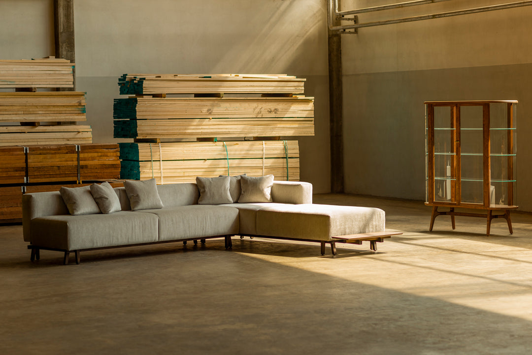 BLACK OILED WALNUT & STEP 005 (+ OPTIONAL TABLE & SOLO TALL VITRINE)