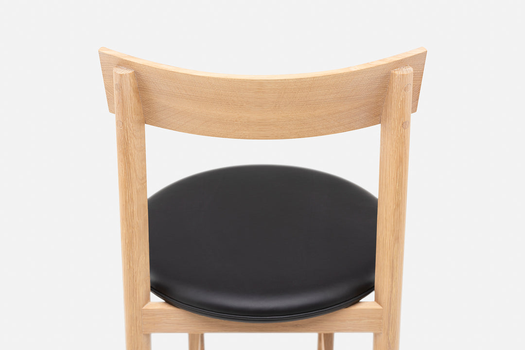 WHITE OILED OAK & BLACK LEATHER