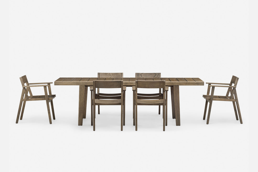 BLACK OILED EUROPEAN OAK (+ 98.6°F OUTDOOR DINING ARMCHAIR)