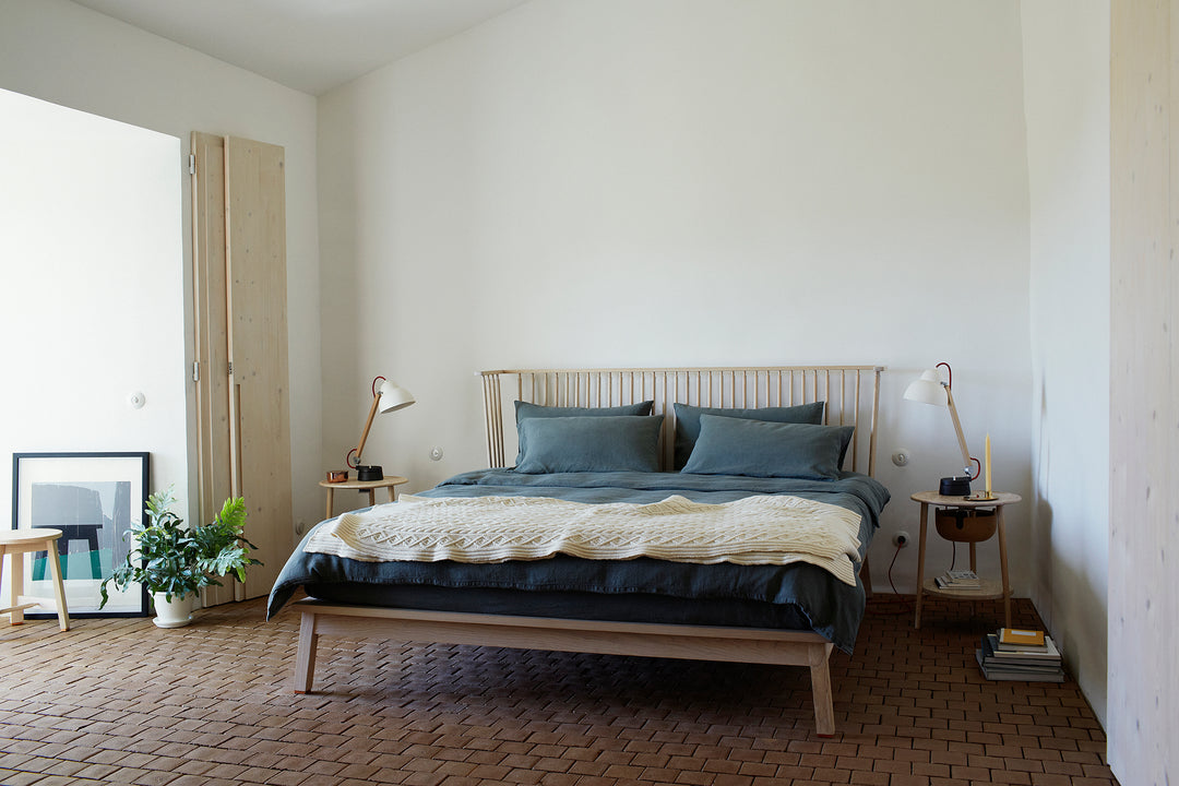 WHITE OILED ASH (+ COMPANIONS BEDSIDE)