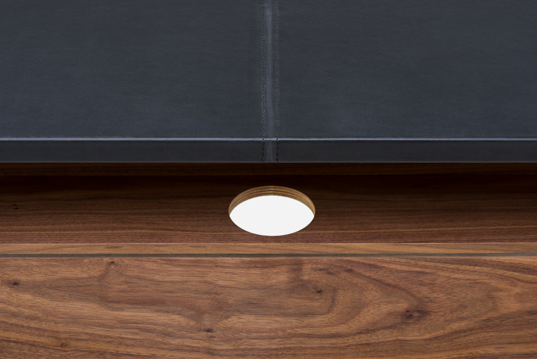 DANISH OILED WALNUT & BLACK NATURAL GRAIN LEATHER