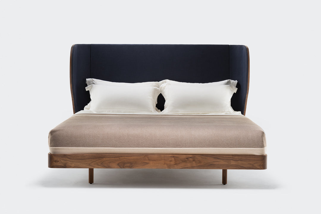 ラグジュアリー ホワイトレザークイーンベッドフレーム